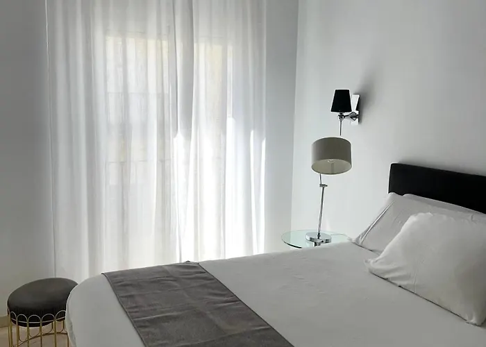 Abril 게스트하우스 4*