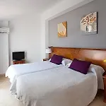 Abril בית הארחה 4*