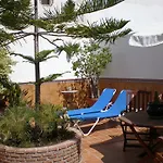 Abril בית הארחה 4*