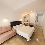 Casa de hóspedes Abril 4*